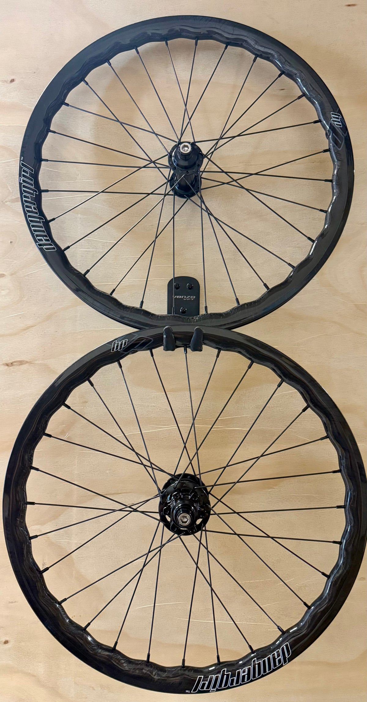 Expert 28h Dangergirl Carbon Wheelset