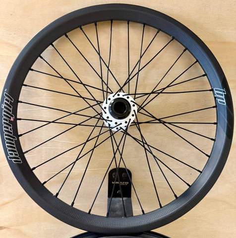 NEW Pro 36h DangerGirl Carbon Wheelset (White Onyx Ultra)