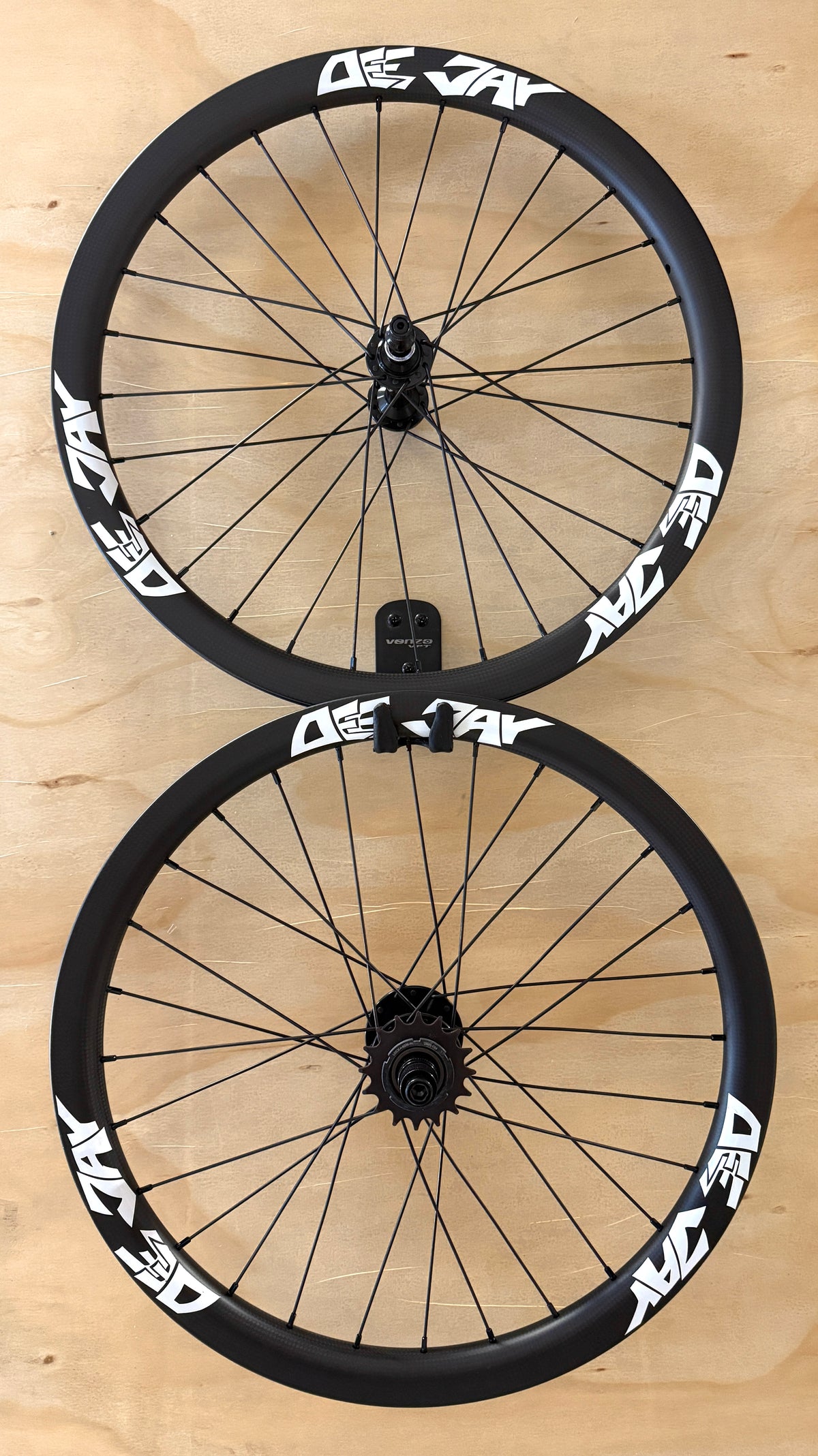 Pro Lite 28H DeeJay Carbon with Box Hubs Wheelset
