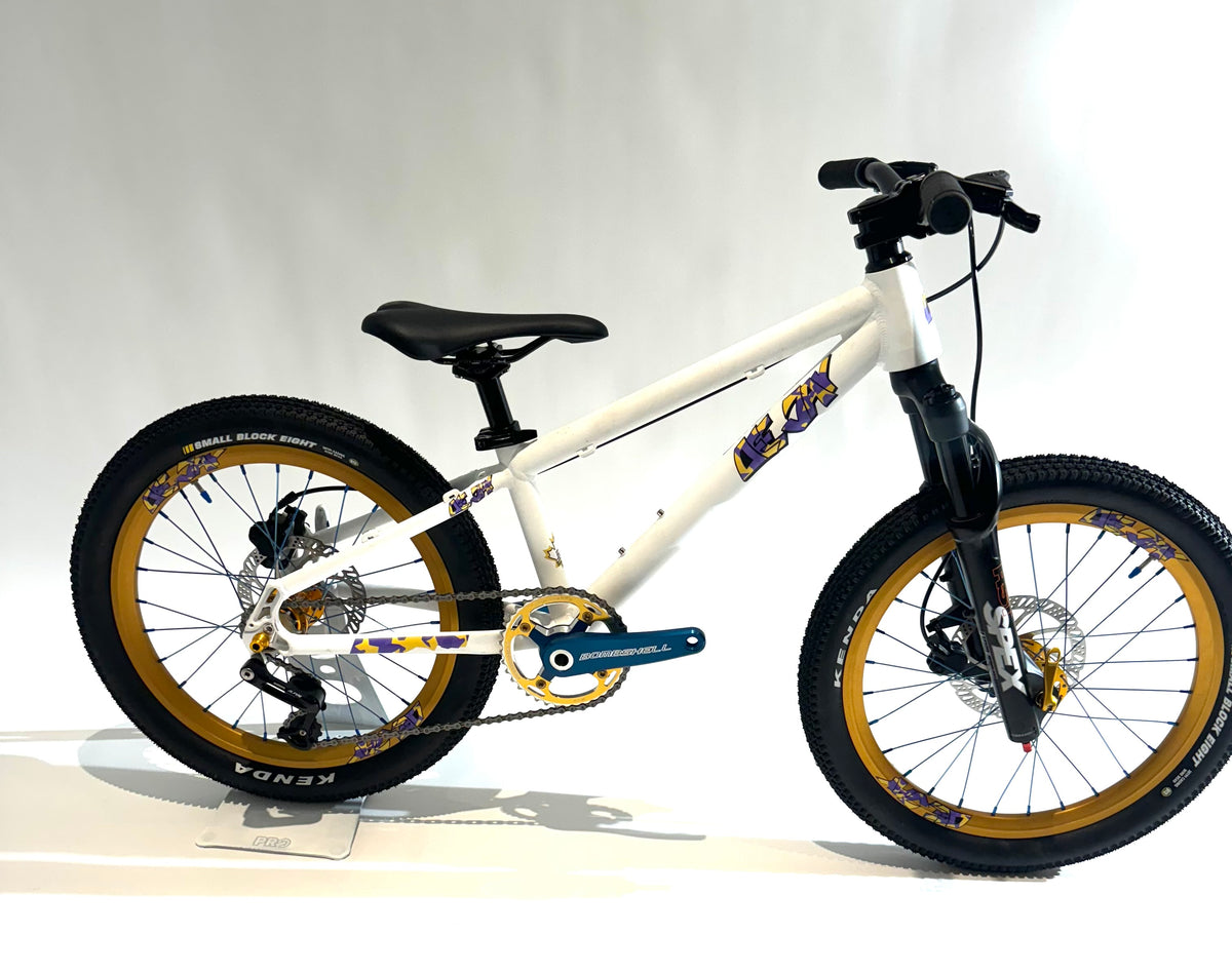 20" Bombshell Dirt Jumper white