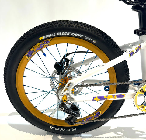 20" Bombshell Dirt Jumper white