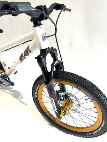 20" Bombshell Dirt Jumper white