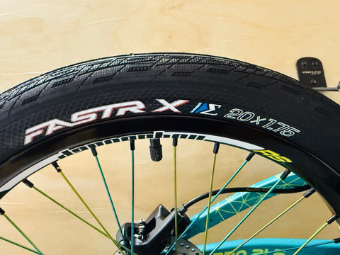 Meybo Holeshot Pro 21.5 – Custom Build (Rainbow Edition)